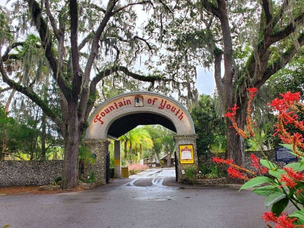 The arch and front entrance into Ponce de Leon's Fountain of Youth